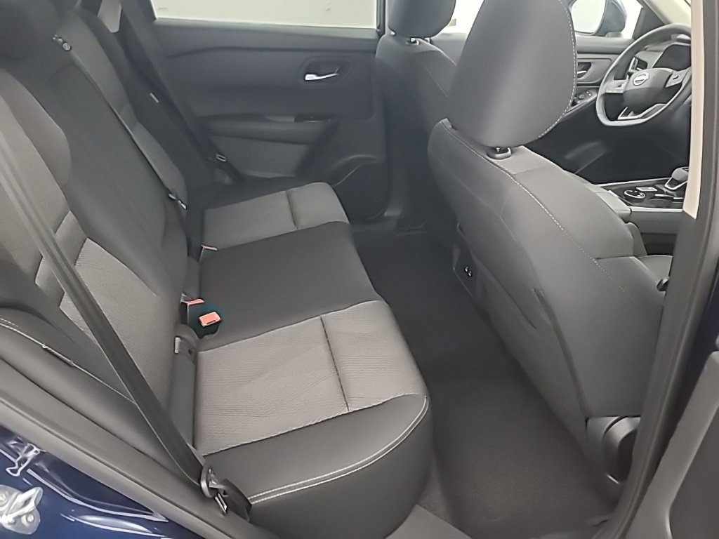 Used 2026 Nissan Rogue SV AWD/4WD image 16