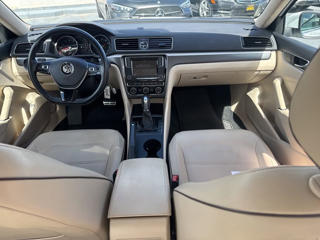 Used 2017 Volkswagen Passat 1.8T R-Line image 8