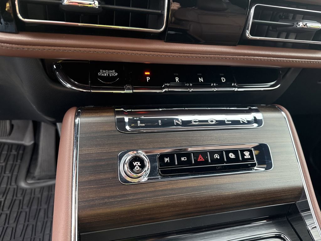 Used 2025 Lincoln Aviator Reserve w/ Equipment Group 201A AWD/4WD image 31