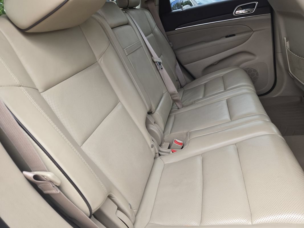 Used 2015 Jeep Grand Cherokee Overland AWD/4WD image 24