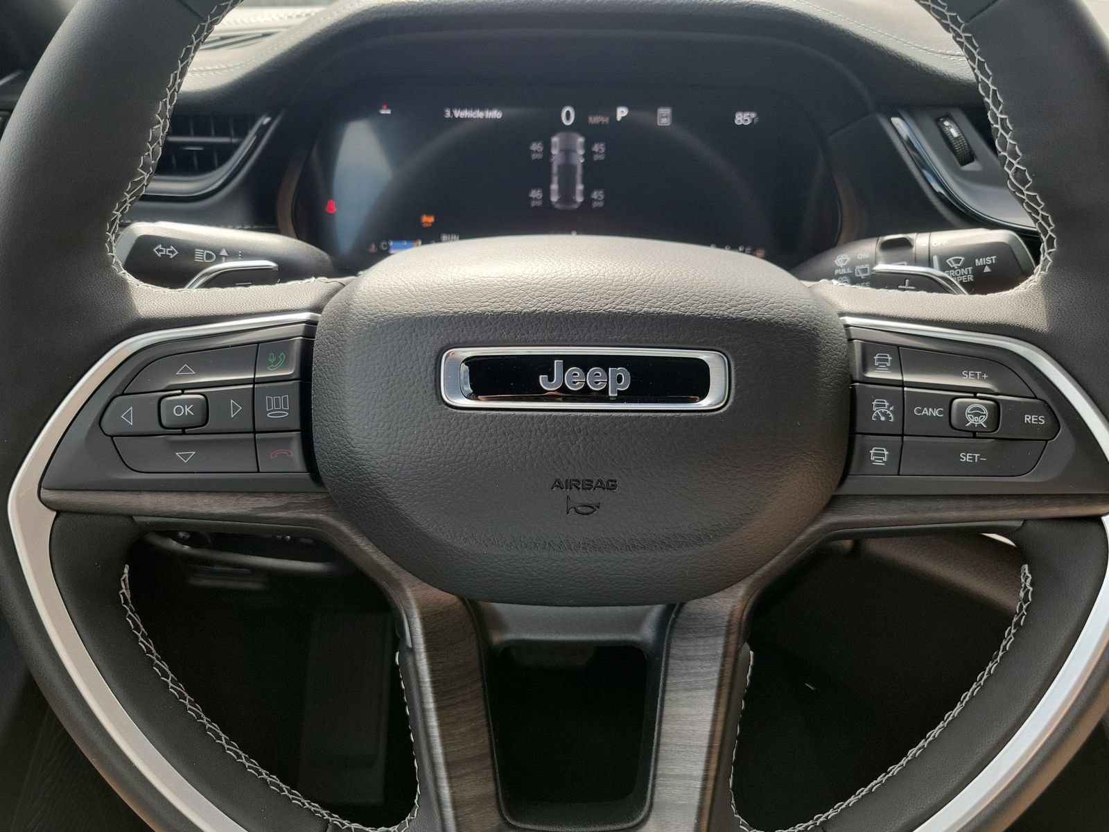 New 2027 Jeep Grand Cherokee Limited RWD image 12