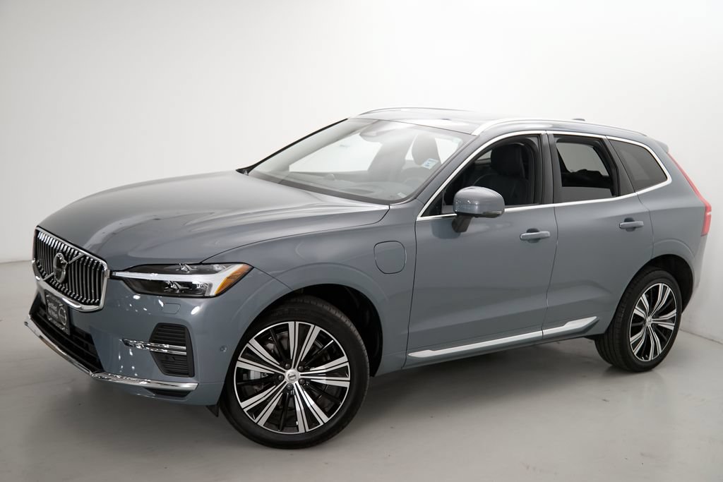 Certified 2023 Volvo XC60 T8 Ultimate w/ Climate Package AWD/4WD image 3