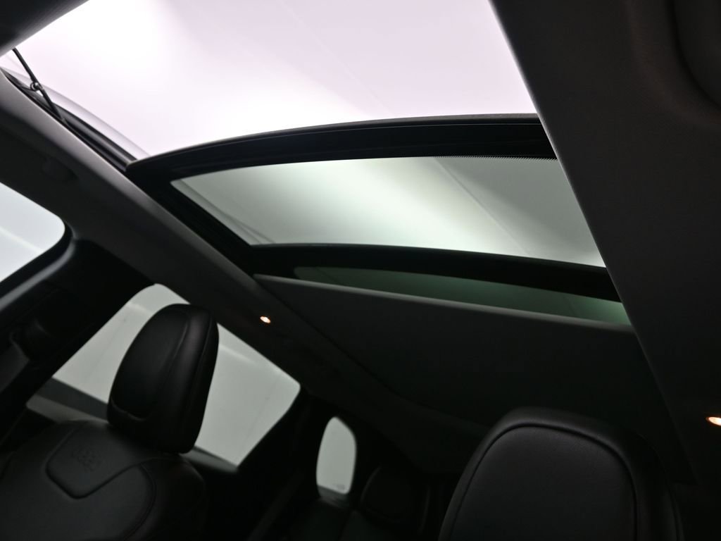 Used 2020 Jeep Cherokee Limited image 28