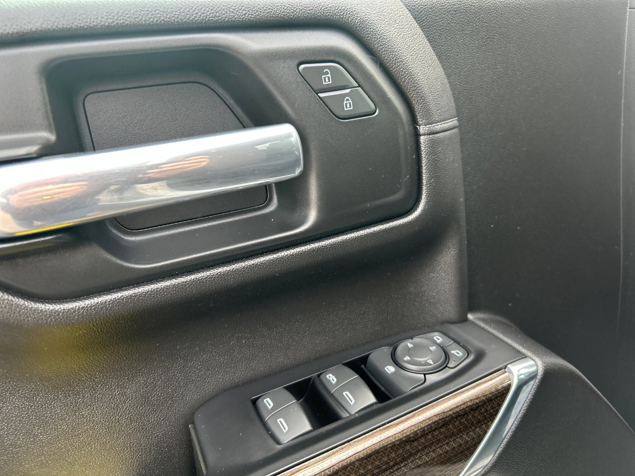 Used 2019 Chevrolet Silverado 1500 RST image 6