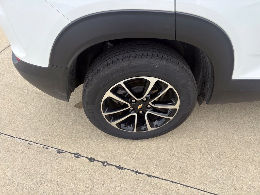 Used 2024 Chevrolet TrailBlazer LT w/ LT Cold Weather Package AWD/4WD image 19