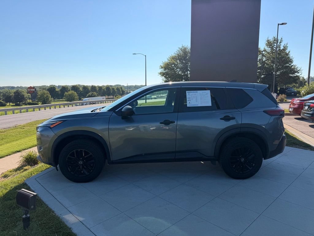 Used 2023 Nissan Rogue S AWD/4WD image 2