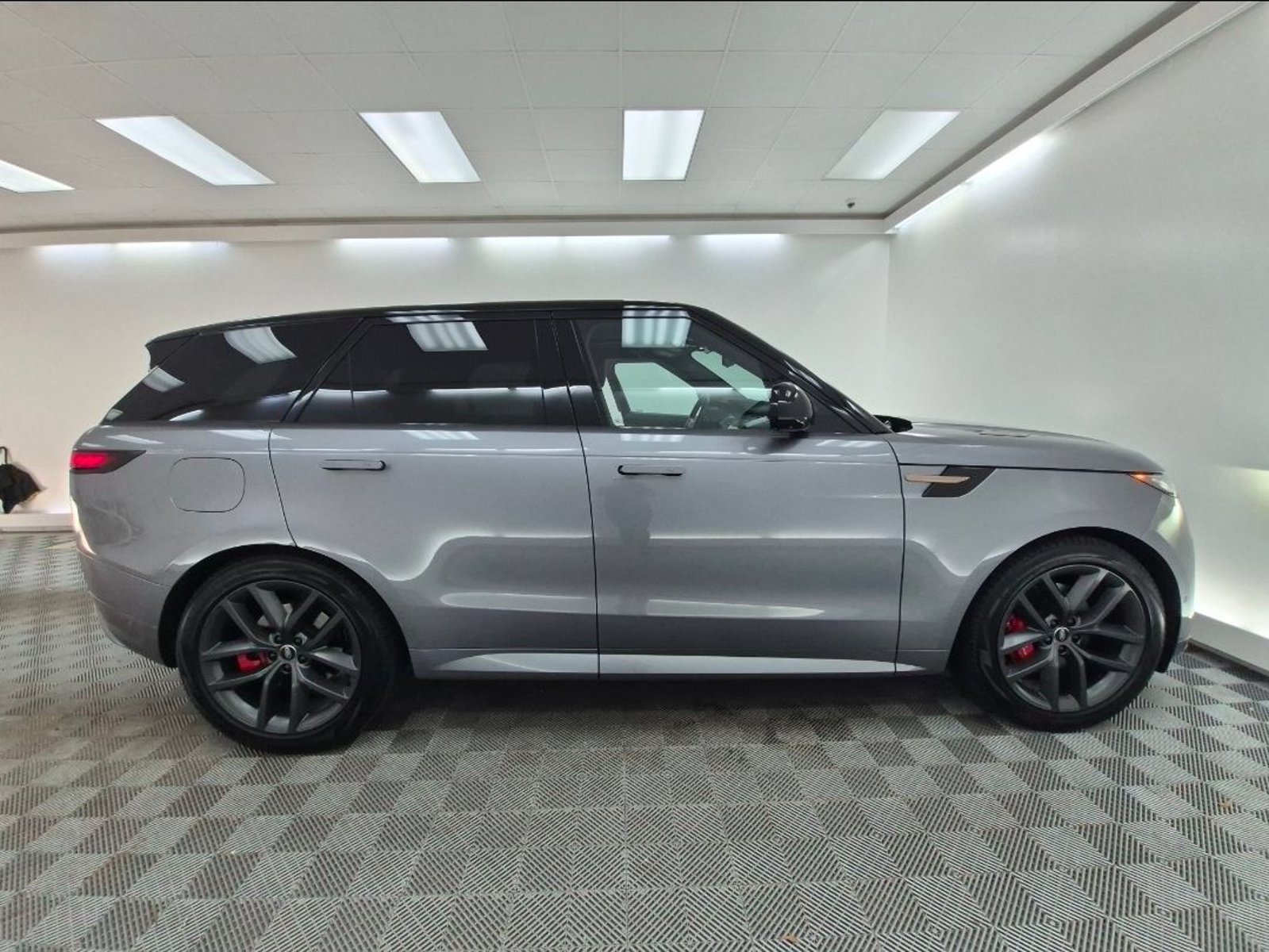Used 2024 Land Rover Range Rover Sport Dynamic SE AWD/4WD image 8