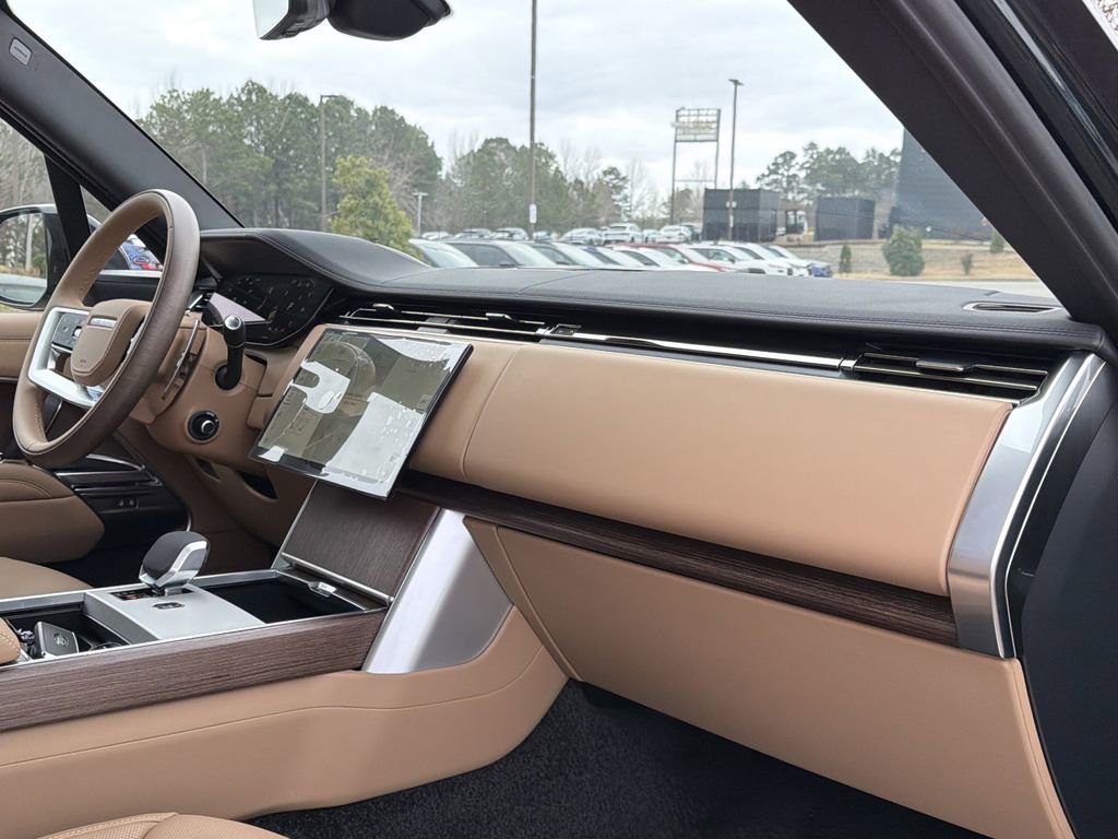 New 2026 Land Rover Range Rover Long Wheelbase SE AWD/4WD image 18