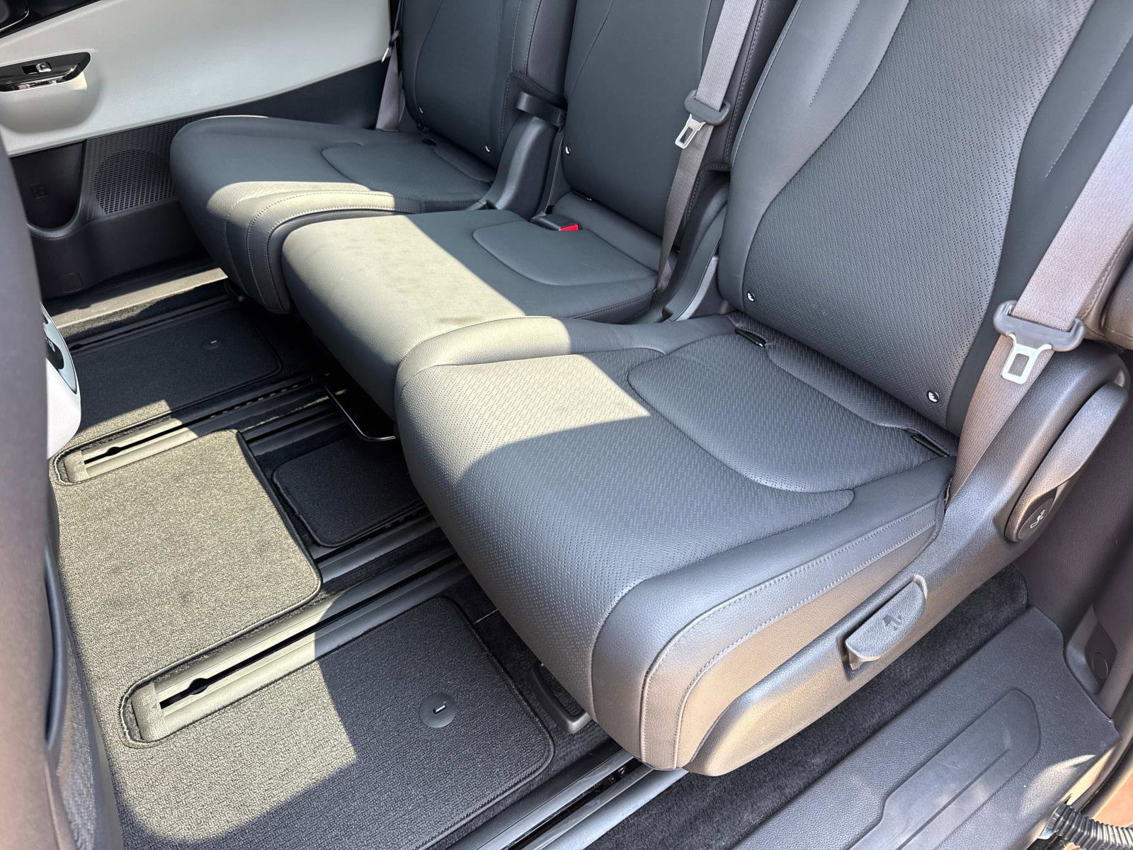 Used 2024 Kia Carnival SX Prestige image 11