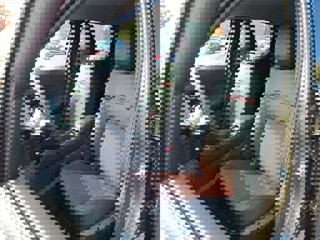 New 2026 Nissan Kicks SR image 4