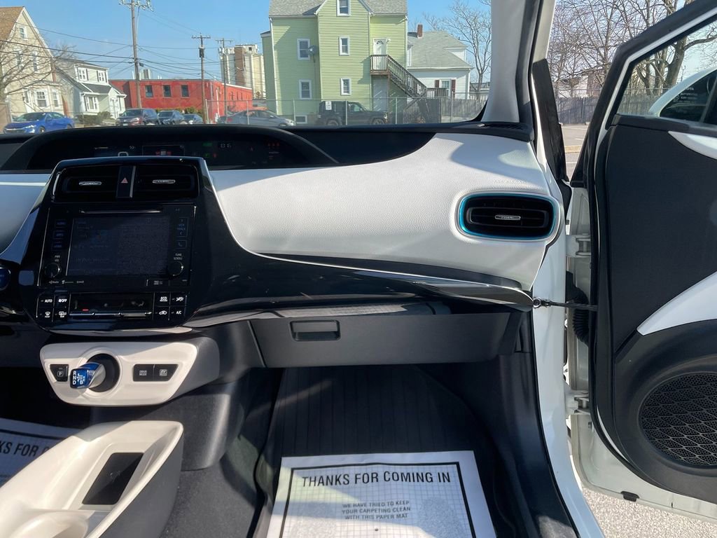 Used 2018 Toyota Prius Three image 28