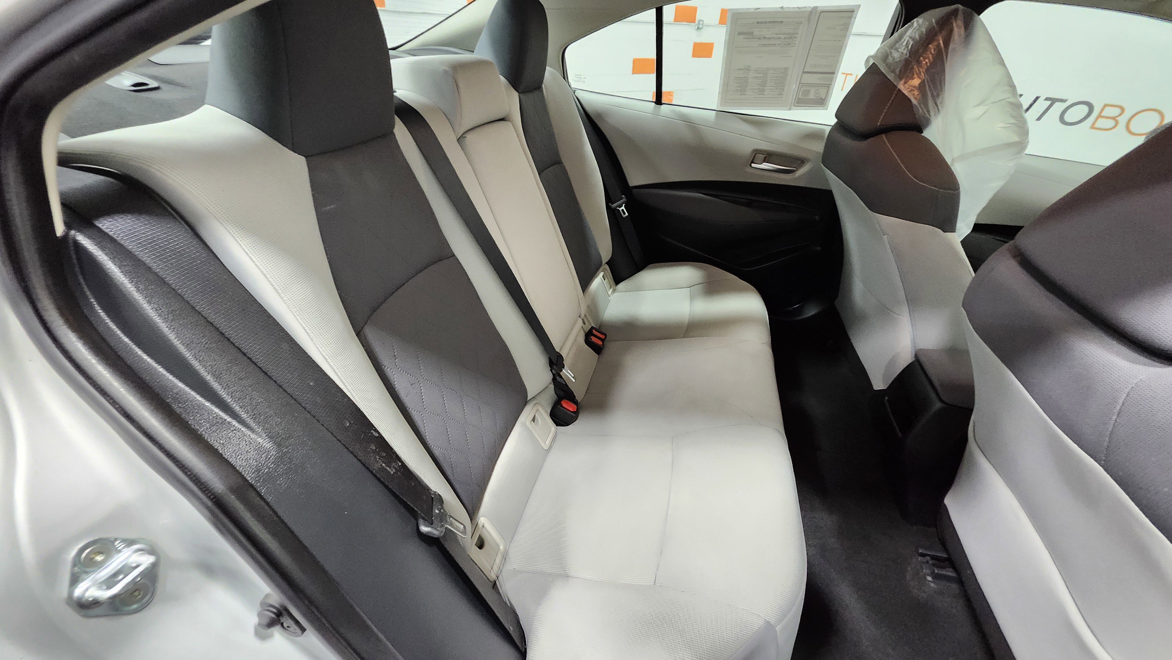 Used 2020 Toyota Corolla LE image 17