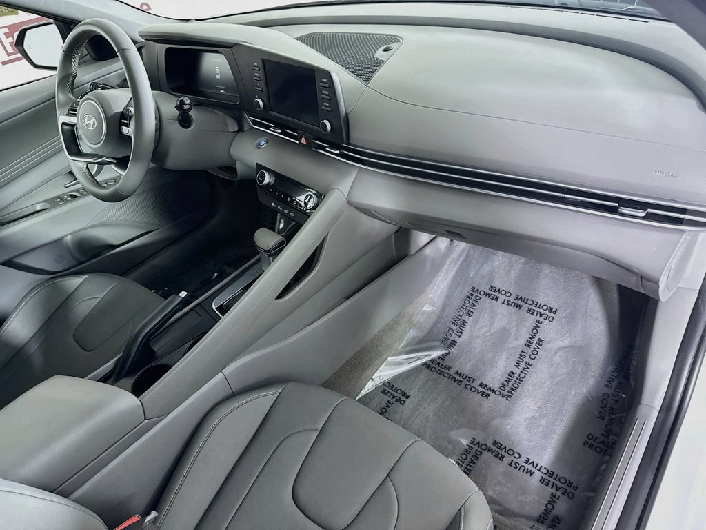 Certified 2025 Hyundai Elantra Sport FWD image 31