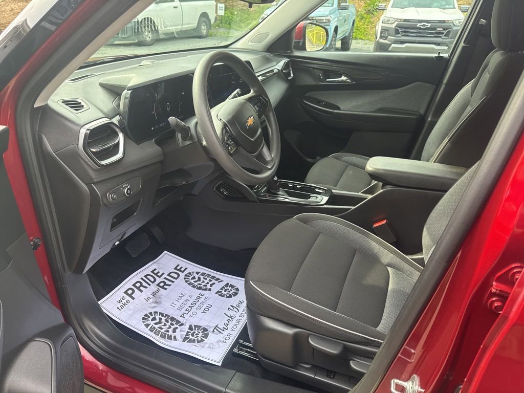Used 2025 Chevrolet TrailBlazer LT AWD/4WD image 19
