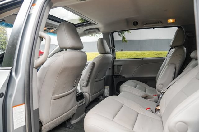 Used 2015 Toyota Sienna XLE w/ XLE Navigation Package FWD image 39