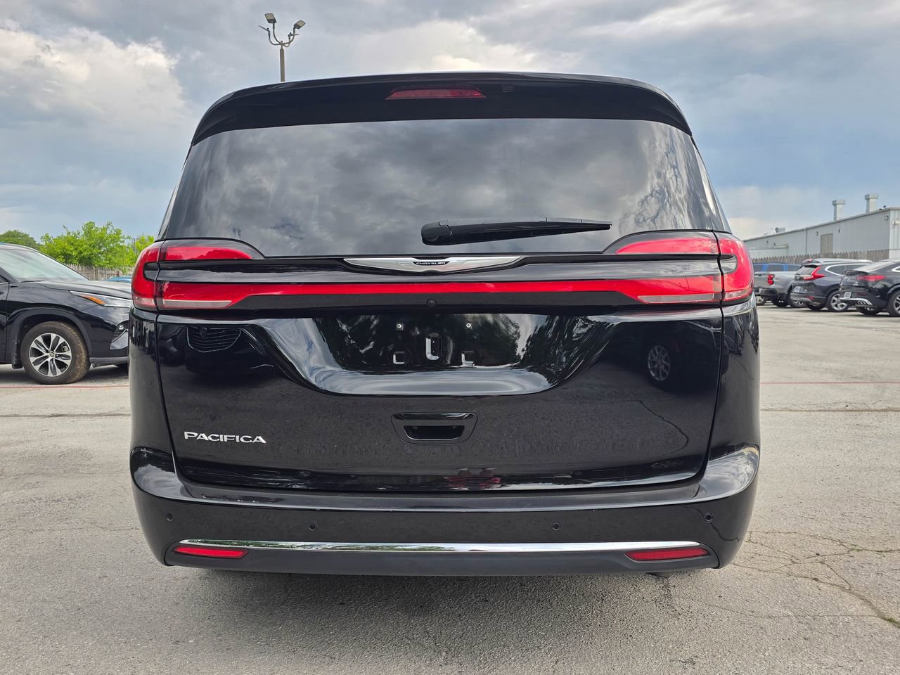 Used 2025 Chrysler Pacifica Select FWD image 5