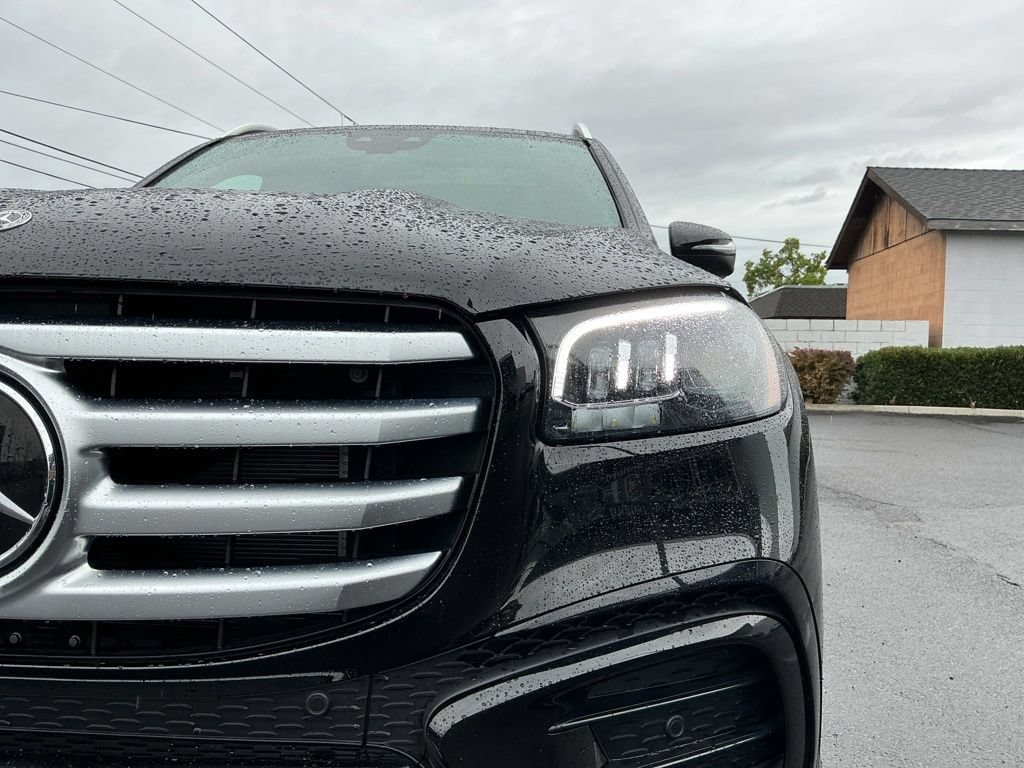 Used 2025 Mercedes-Benz GLS 580 4MATIC image 3