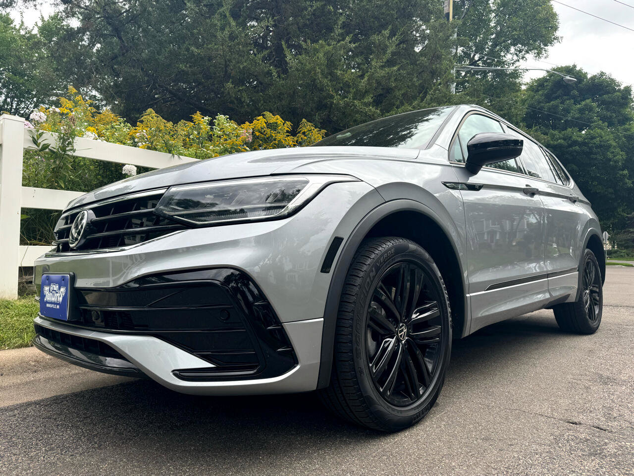 Used 2022 Volkswagen Tiguan SE R-Line image 6