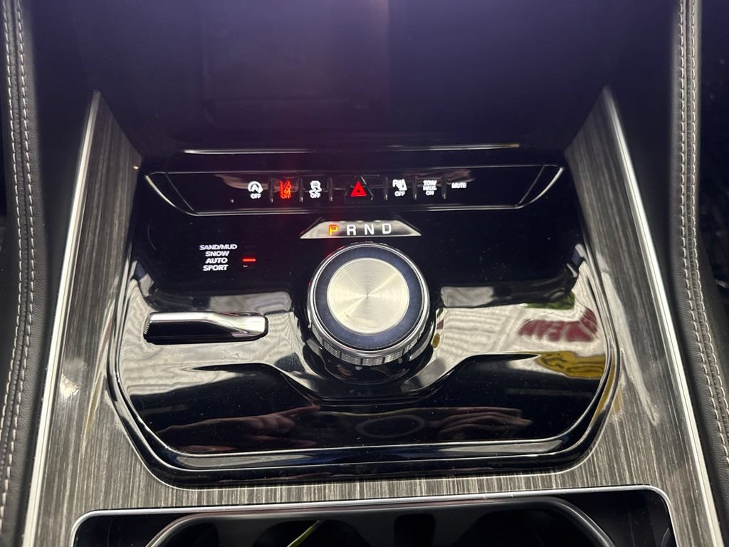 Used 2022 Jeep Wagoneer Series II AWD/4WD image 18