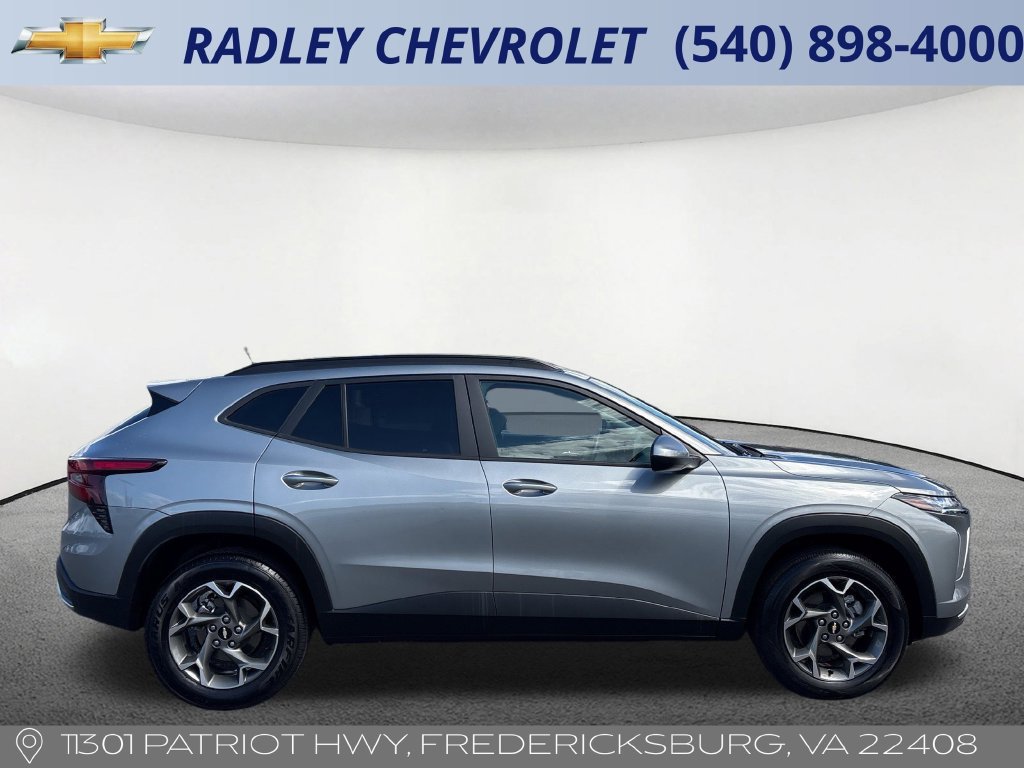 Used 2025 Chevrolet Trax LT w/ LT Convenience Package FWD image 21