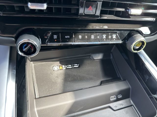 New 2025 Chevrolet Suburban Premier image 30