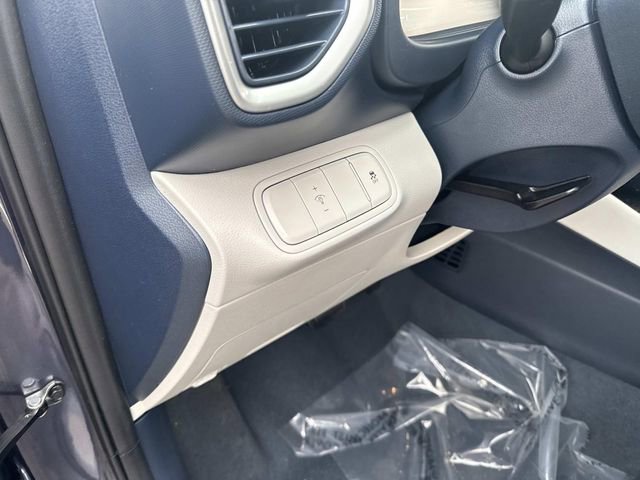 Used 2023 Hyundai Venue Limited image 19