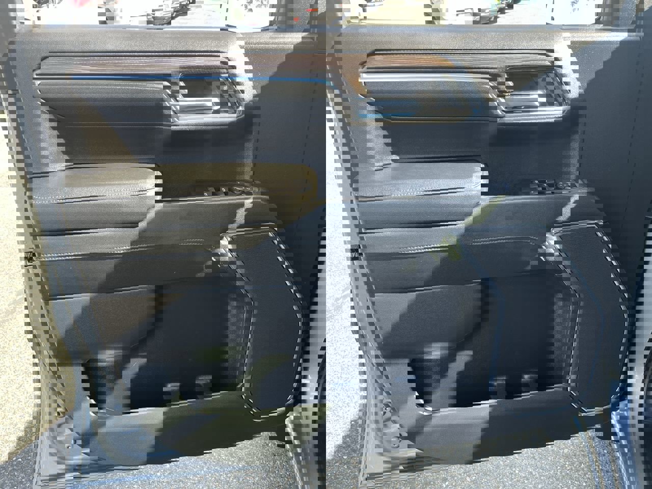 Used 2023 Chevrolet Silverado 1500 LT w/ Z71 Off-Road Package AWD/4WD image 20