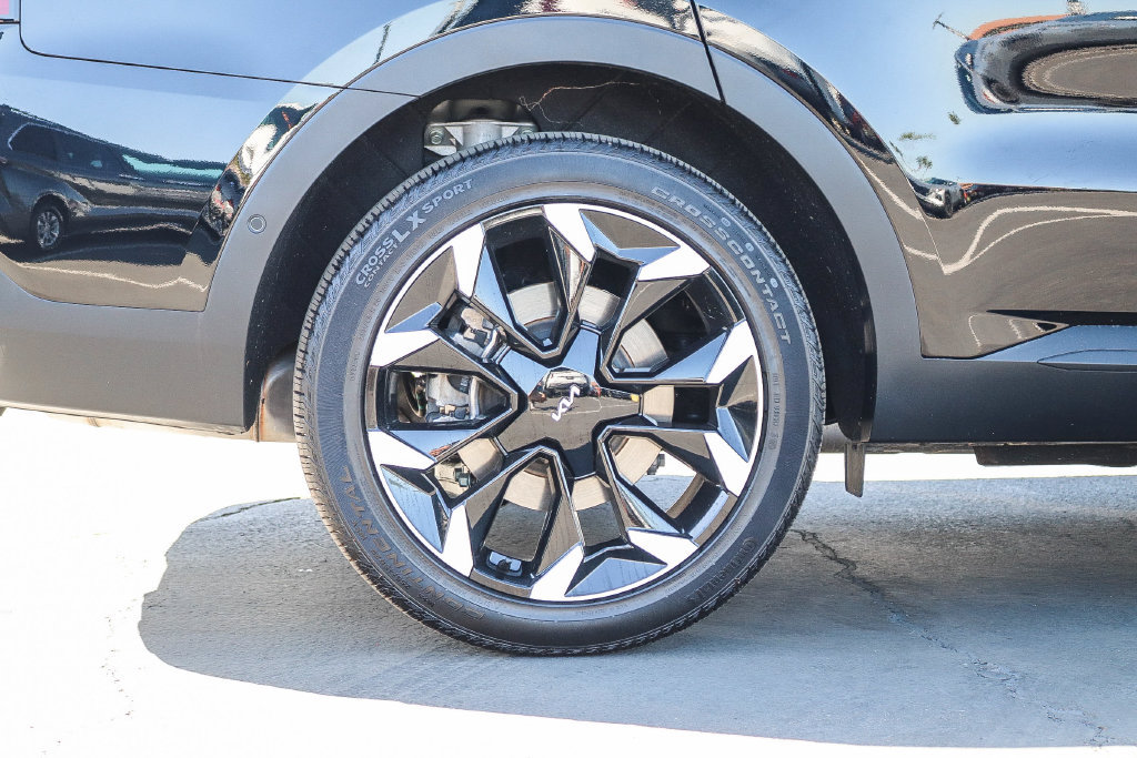 Certified 2025 Kia Sorento SX FWD image 11