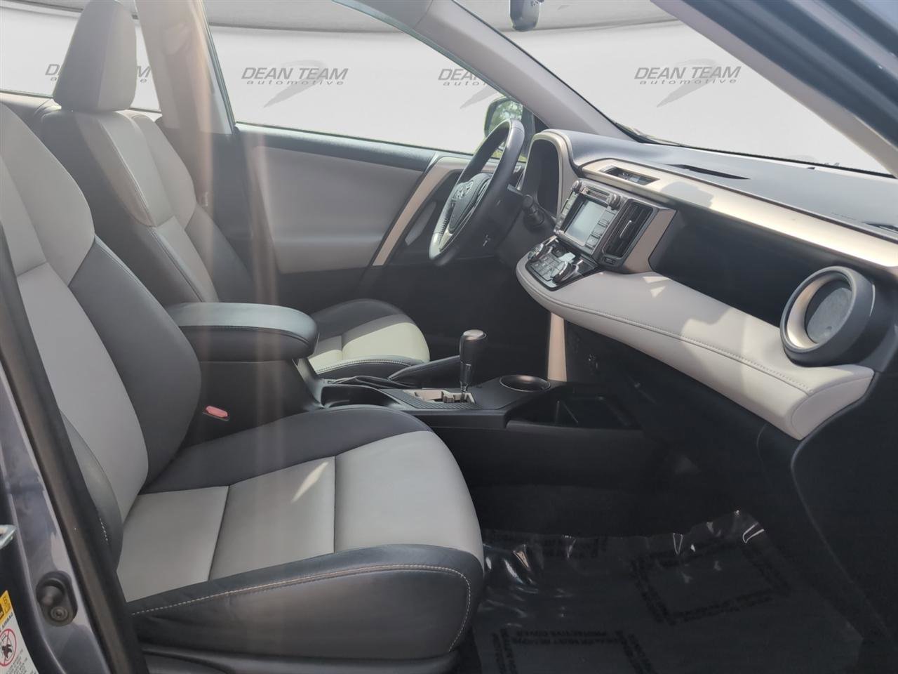 Used 2014 Toyota RAV4 Limited w/ Technology Package AWD/4WD image 17