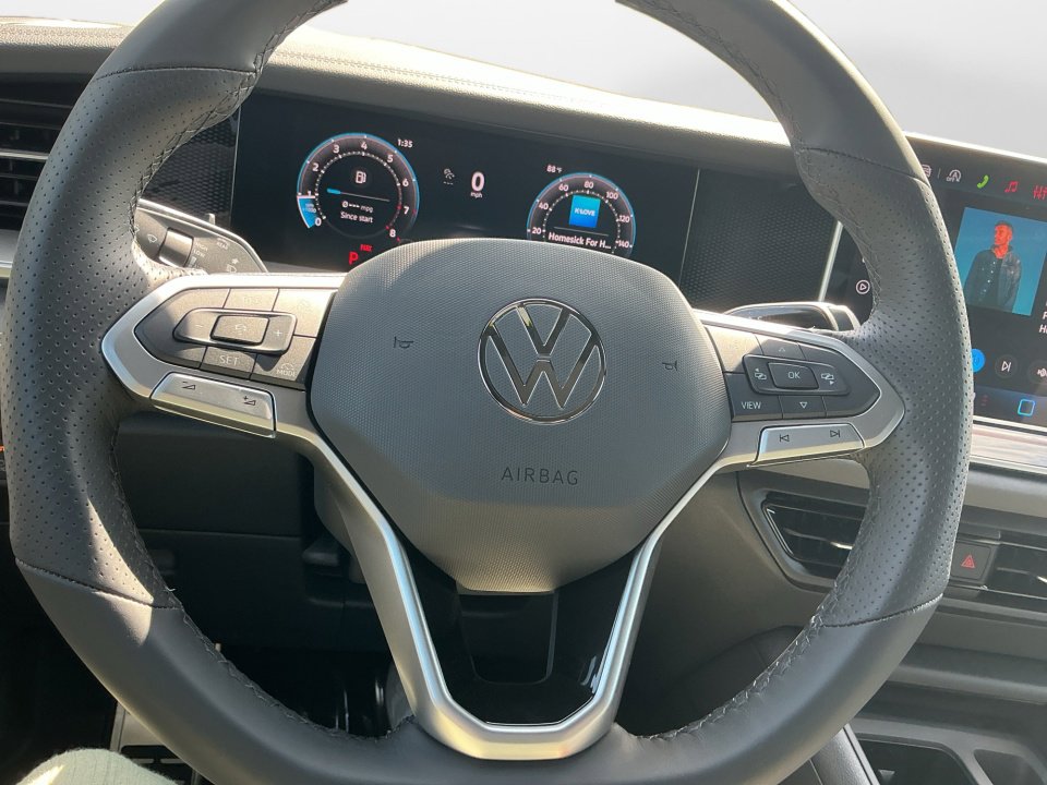New 2026 Volkswagen Tiguan SE R-Line FWD image 10
