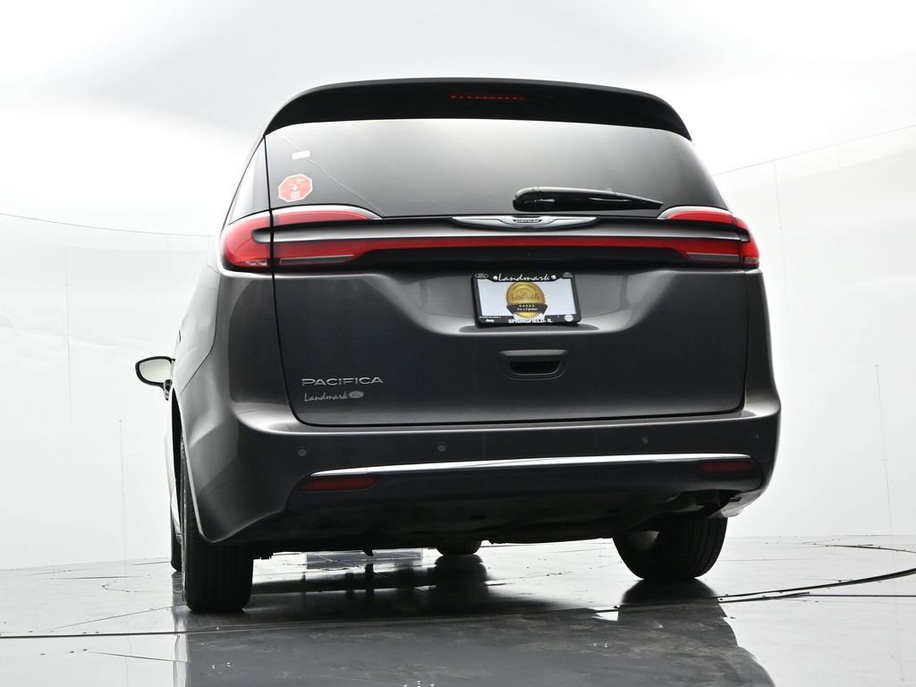 Used 2023 Chrysler Pacifica Touring-L image 35