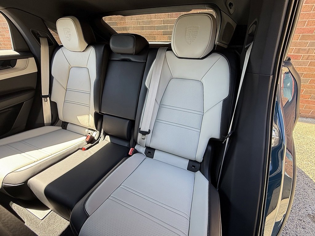 New 2026 Porsche Cayenne Coupe image 19