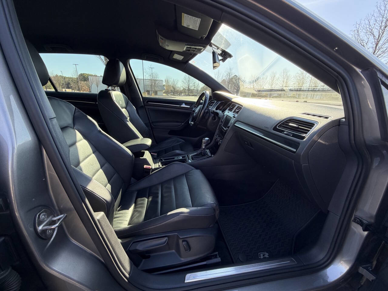 Used 2016 Volkswagen Golf R 4-Door image 16