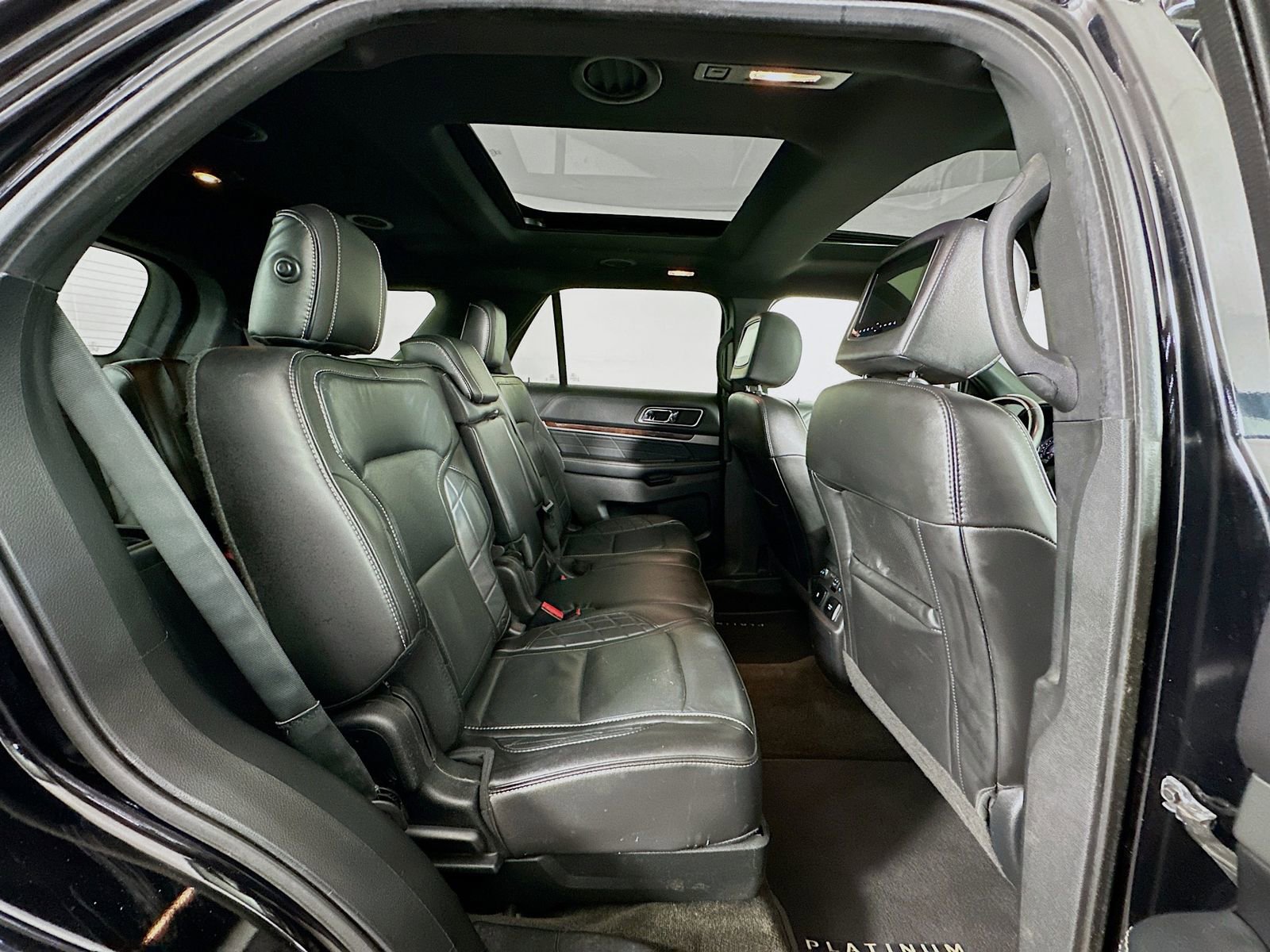 Used 2017 Ford Explorer Platinum image 31