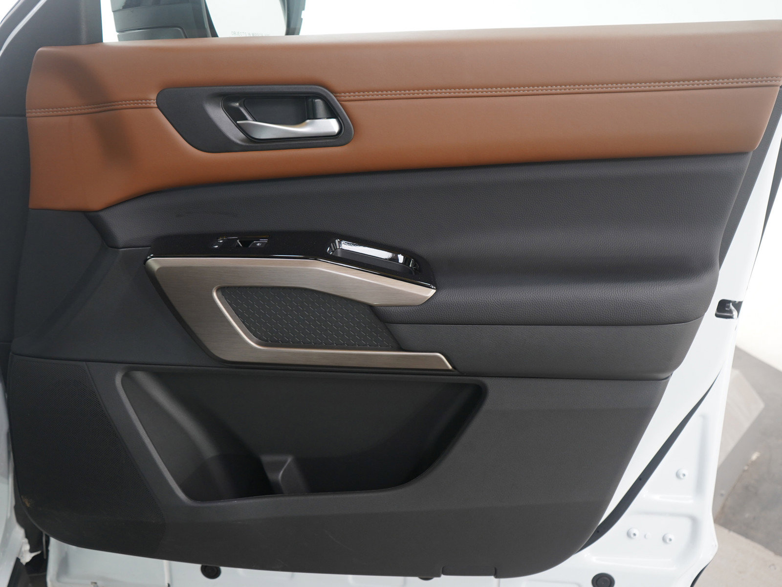 Used 2025 Nissan Pathfinder Platinum w/ Cargo Package image 13