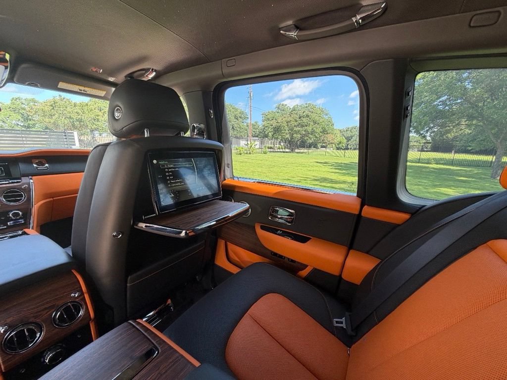 Used 2023 Rolls-Royce Cullinan w/ Cullinan Package AWD/4WD image 28