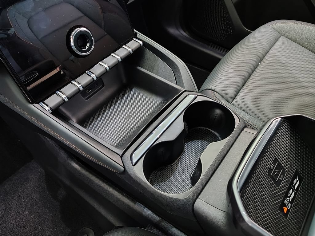 New 2027 GMC Terrain AT4 w/ Technology Package II AWD/4WD image 28
