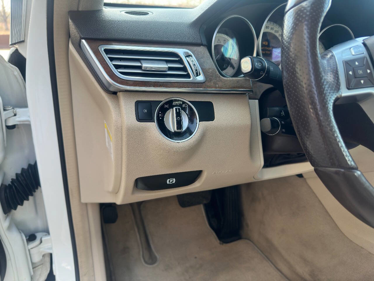 Used 2014 Mercedes-Benz E 350 4MATIC Sedan image 22