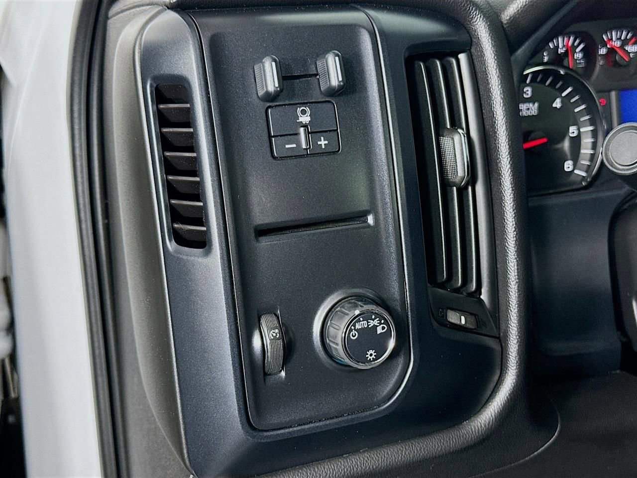 Used 2017 Chevrolet Silverado 1500 Custom w/ Custom Convenience Package AWD/4WD image 34