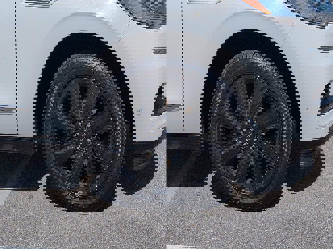 Certified 2023 Lincoln Navigator L Reserve image 11