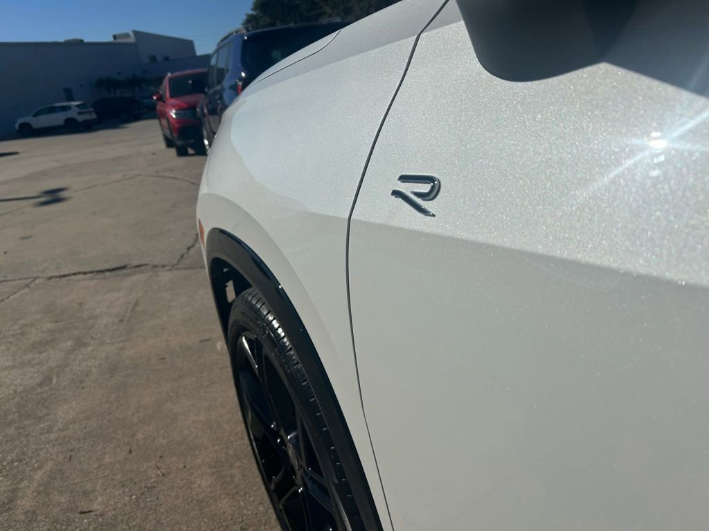 Certified 2025 Volkswagen Tiguan SE R-Line image 29