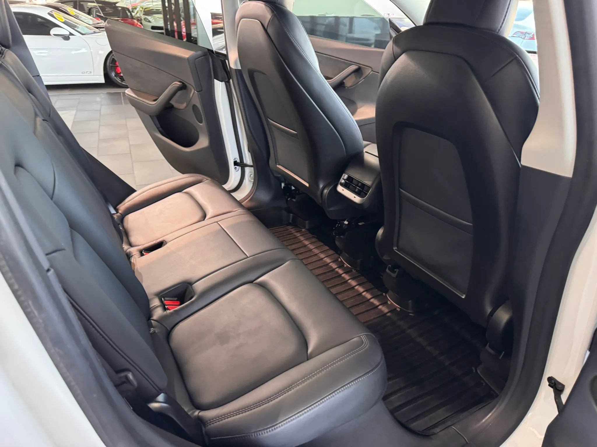 Used 2020 Tesla Model Y Long Range image 15