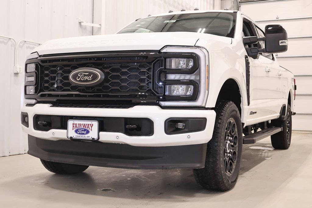 New 2026 Ford F250 Lariat w/ Black Appearance Package image 5