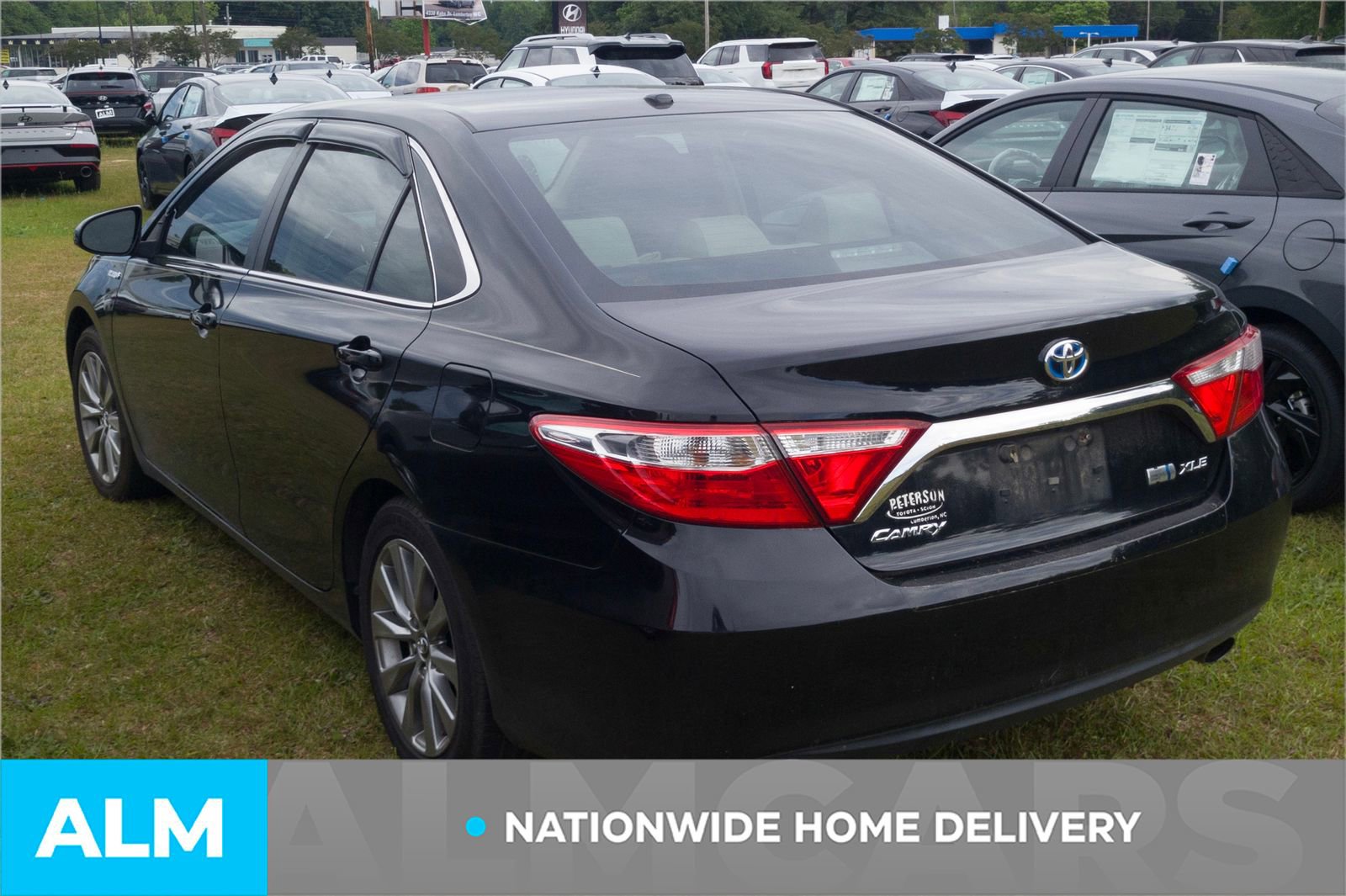 Used 2017 Toyota Camry XLE w/ Moonroof Package FWD image 5