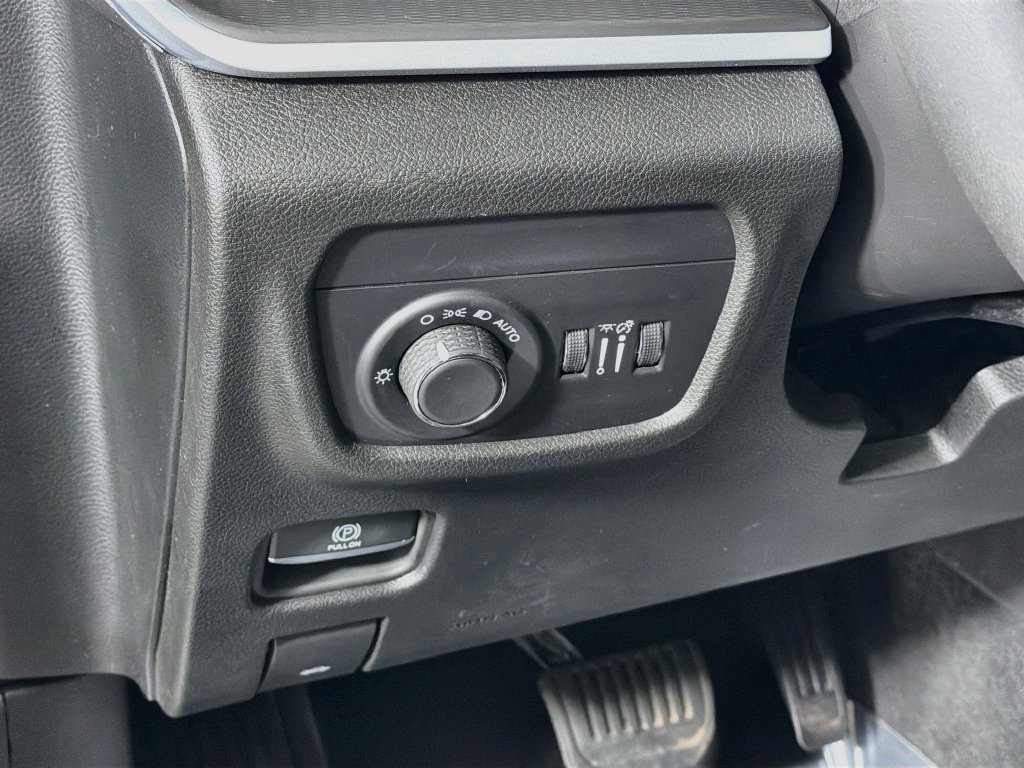 Used 2024 Jeep Grand Cherokee Altitude AWD/4WD image 10
