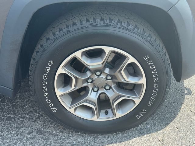 Used 2020 Jeep Cherokee Trailhawk w/ Cold Weather Group AWD/4WD image 8