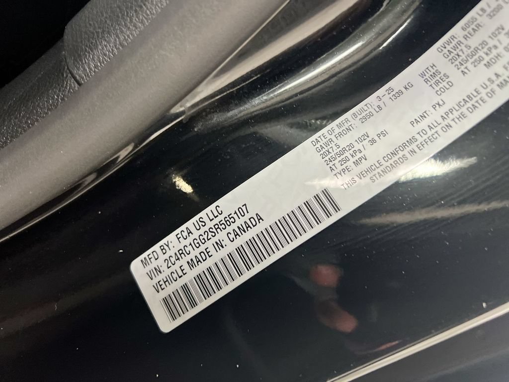 Used 2025 Chrysler Pacifica Limited FWD image 30