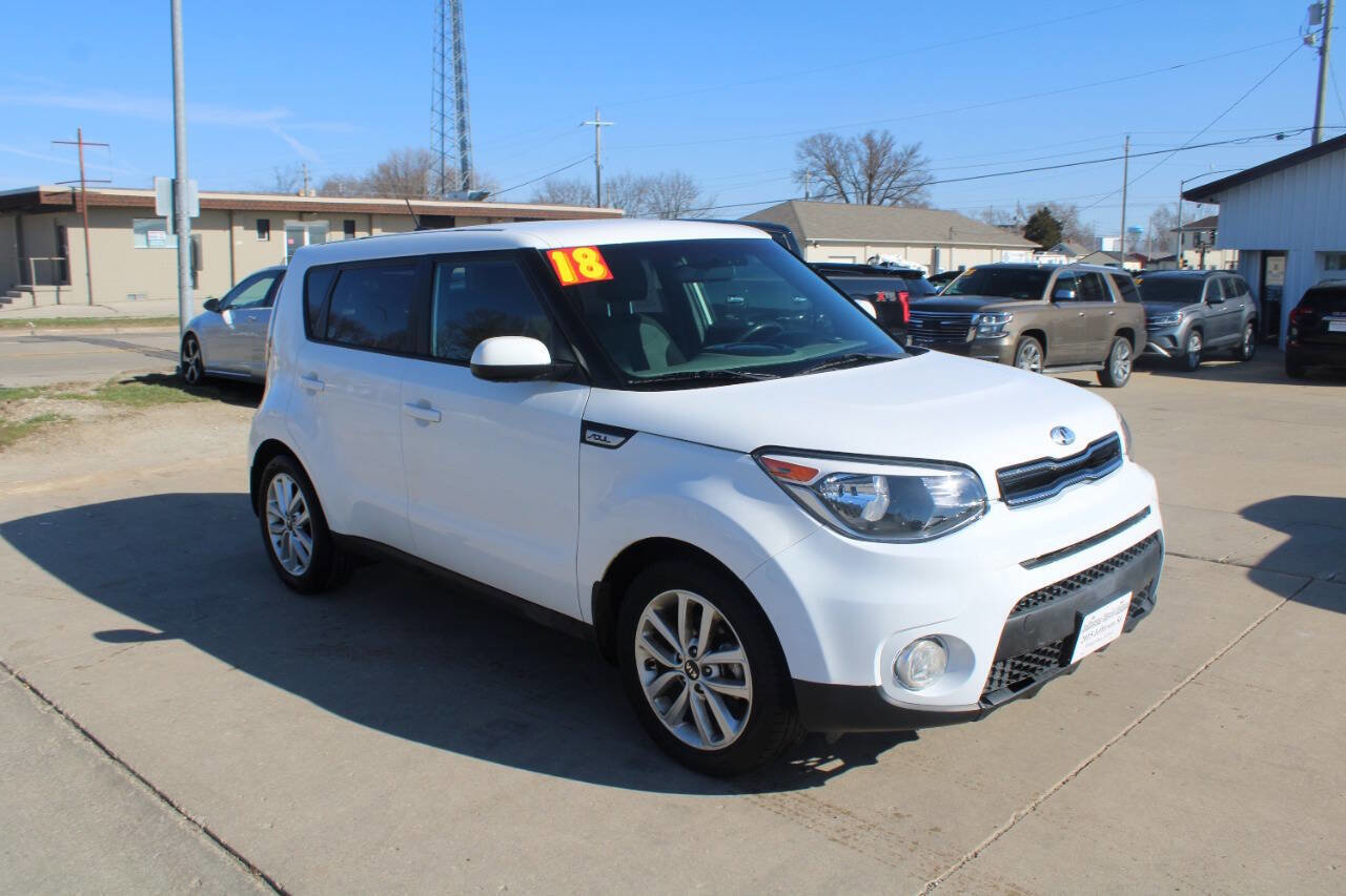 Used 2018 Kia Soul + image 2