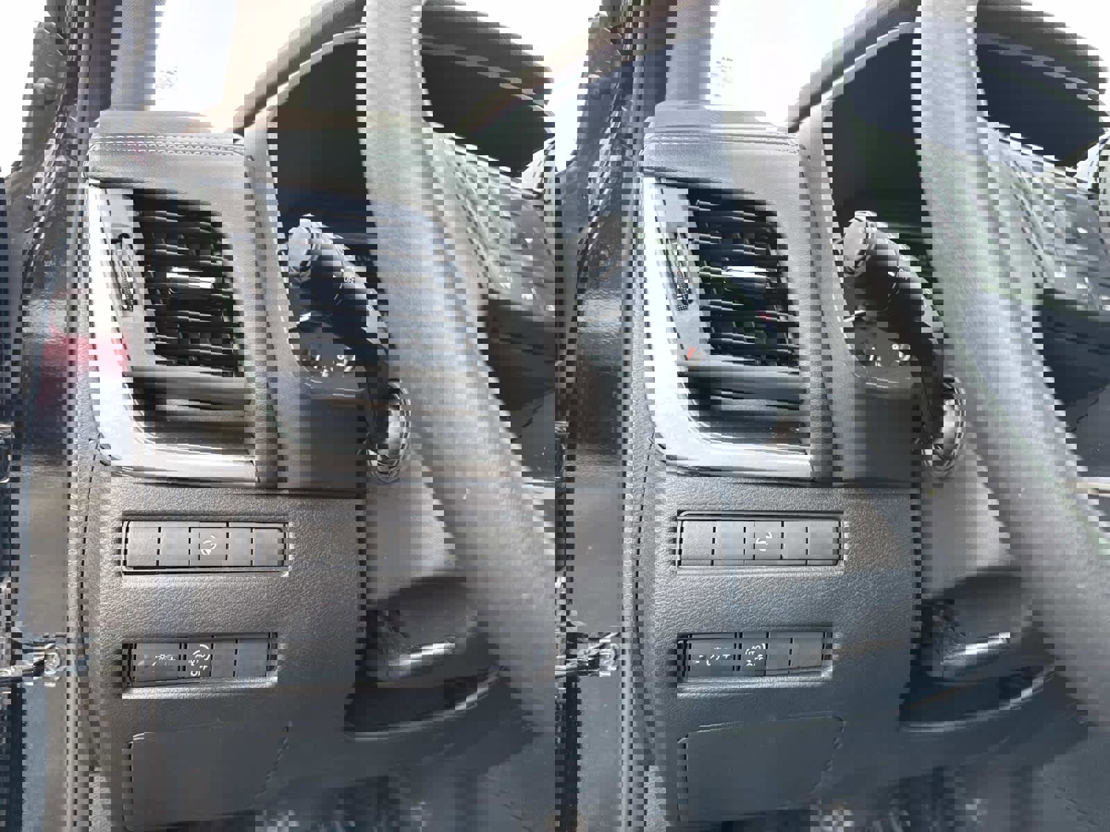 Used 2023 Nissan Rogue SV image 31