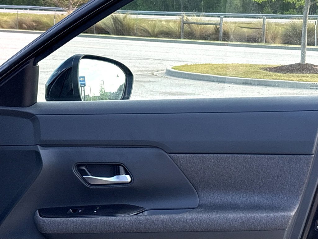 Used 2025 Nissan Kicks SV image 13